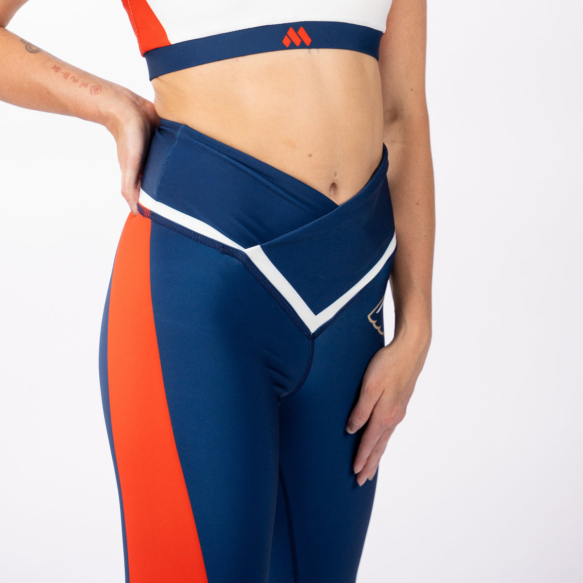 High-Waisted V-Front Legging